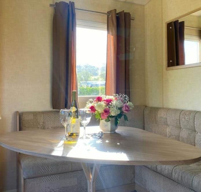 Apartmán Rose Corner Axminster Exteriér fotografie